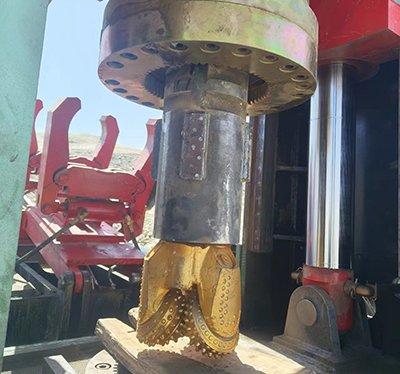 溜礦井(煤倉)反井施工